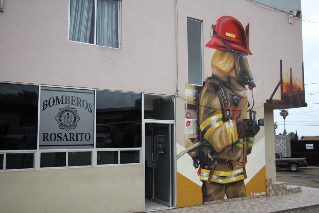 Muralista, bomberos, pinturas 