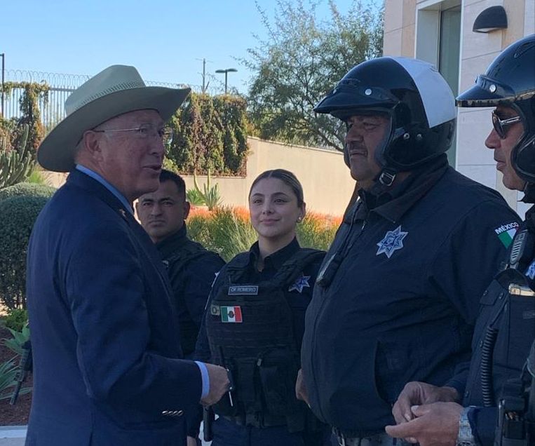 Embajador reconoció labor de la Policía Municipal de Tijuana